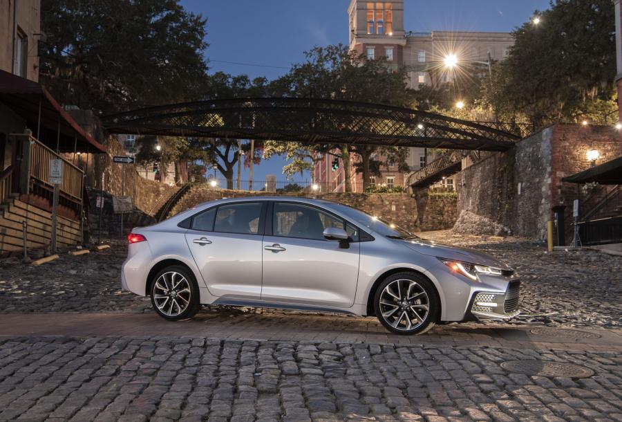  Toyota Corolla SE Sedan 2019 года  (NA) (фото 8 из 32)